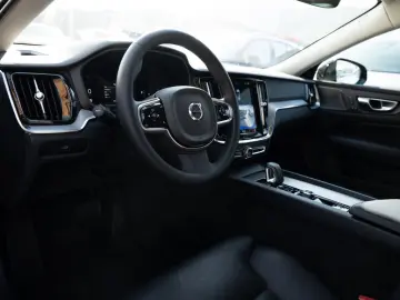 VOLVO V60 Cross Country B4 Plus AWD LEDER H K NAVI LED