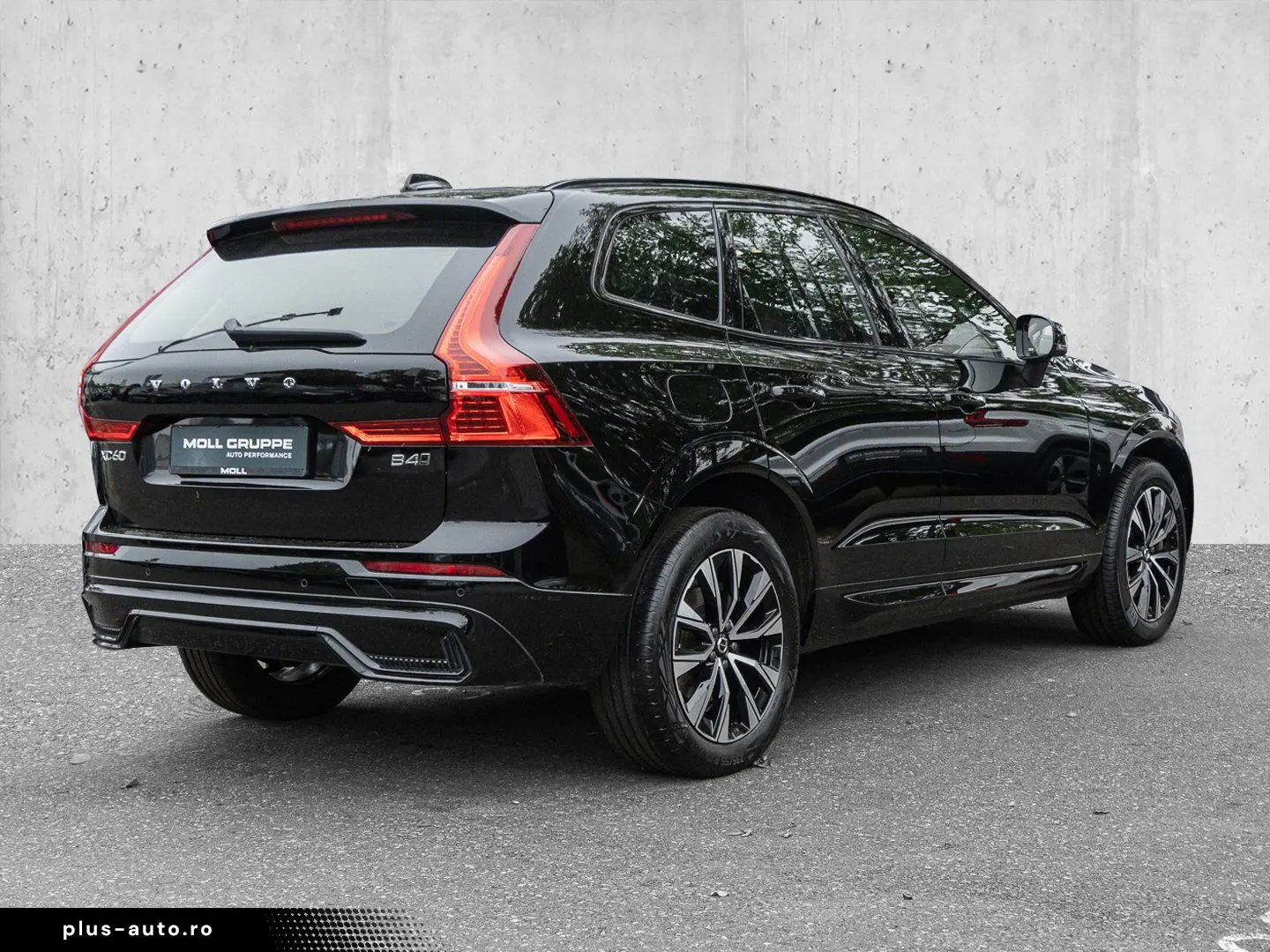 VOLVO XC60 B4 AWD Plus Dark AWD AHK LED