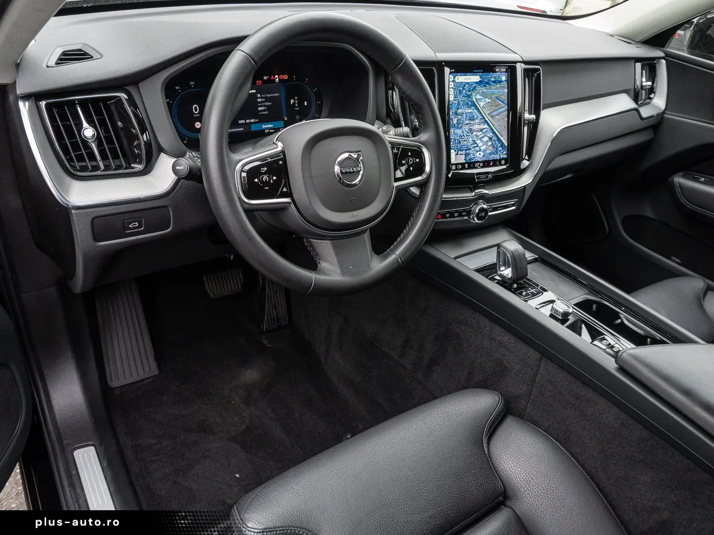 VOLVO XC60 B4 AWD Plus Dark AWD AHK LED