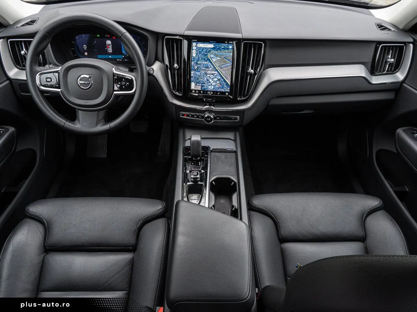 VOLVO XC60 B4 AWD Plus Dark AWD AHK LED
