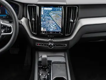 VOLVO XC60 B4 AWD Plus Dark AWD AHK LED