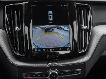 VOLVO XC60 B4 AWD Plus Dark AWD AHK LED