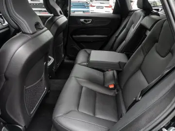 VOLVO XC60 B4 AWD Plus Dark AWD AHK LED
