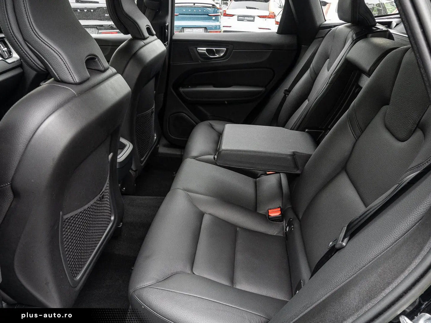 VOLVO XC60 B4 AWD Plus Dark AWD AHK LED