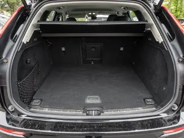 VOLVO XC60 B4 AWD Plus Dark AWD AHK LED