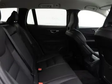 VOLVO V60 Cross Country B4 Plus AWD KAMERA NAVI LED