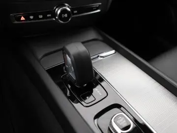 VOLVO V60 Cross Country B4 Plus AWD KAMERA NAVI LED