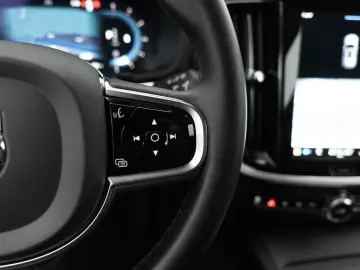 VOLVO V60 Cross Country B4 Plus AWD KAMERA NAVI LED