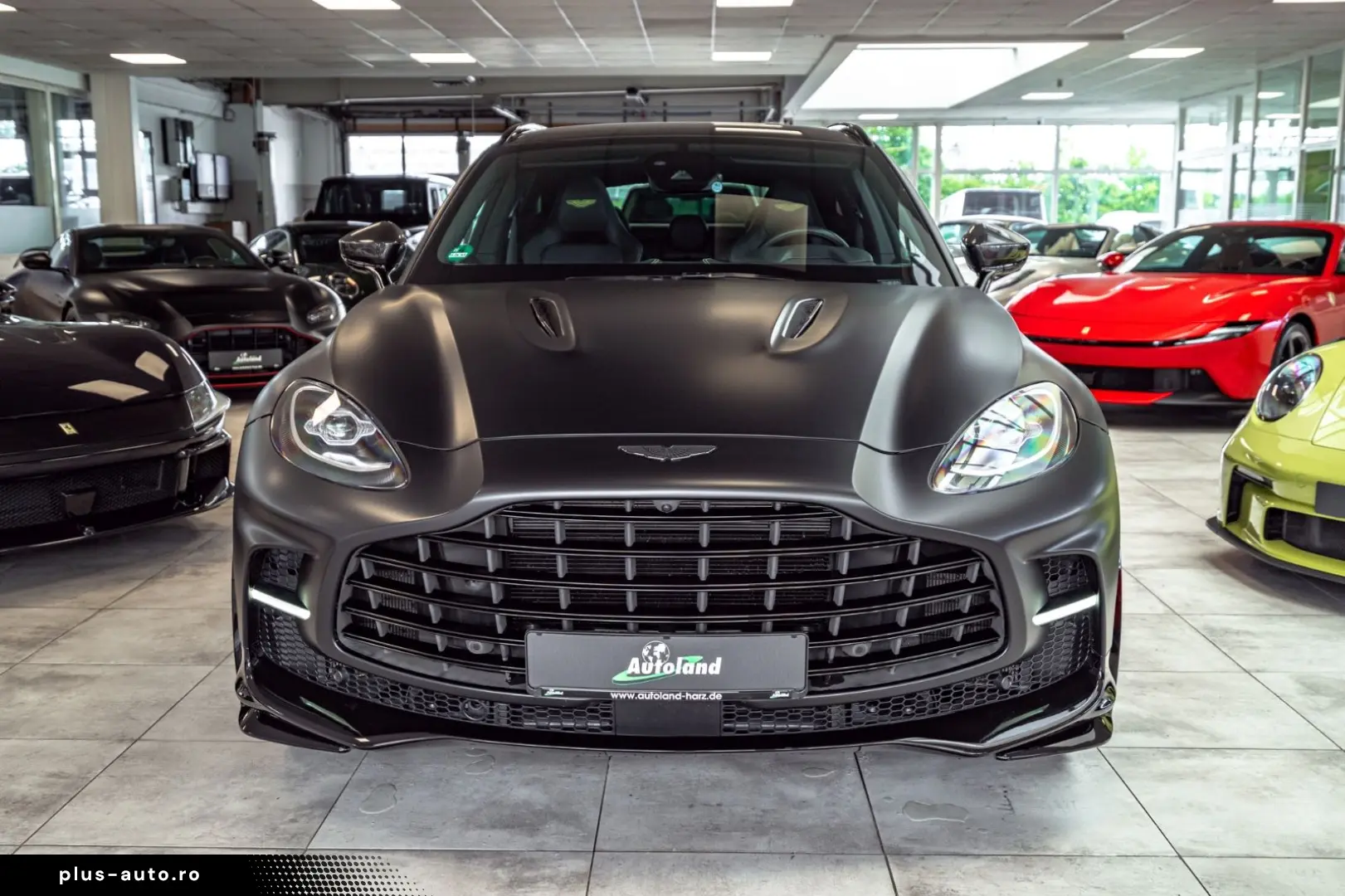 ASTON MARTIN DBX 707 Satinblack Carbon Ext&Int