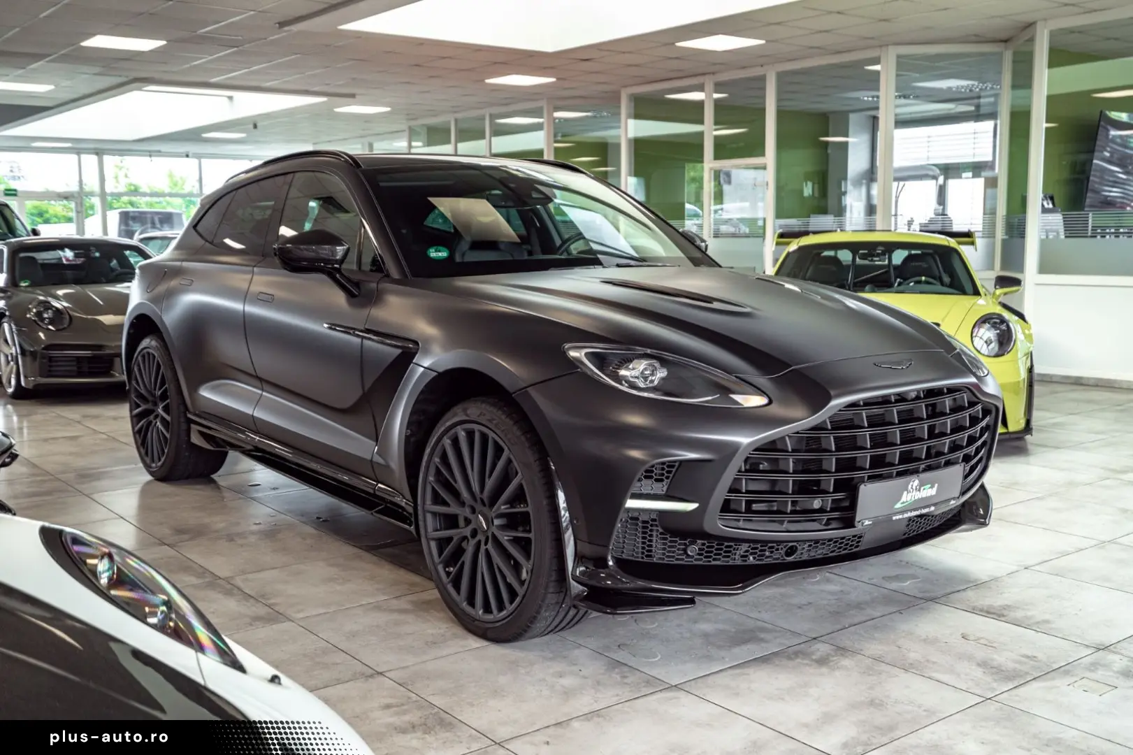 ASTON MARTIN DBX 707 Satinblack Carbon Ext&Int