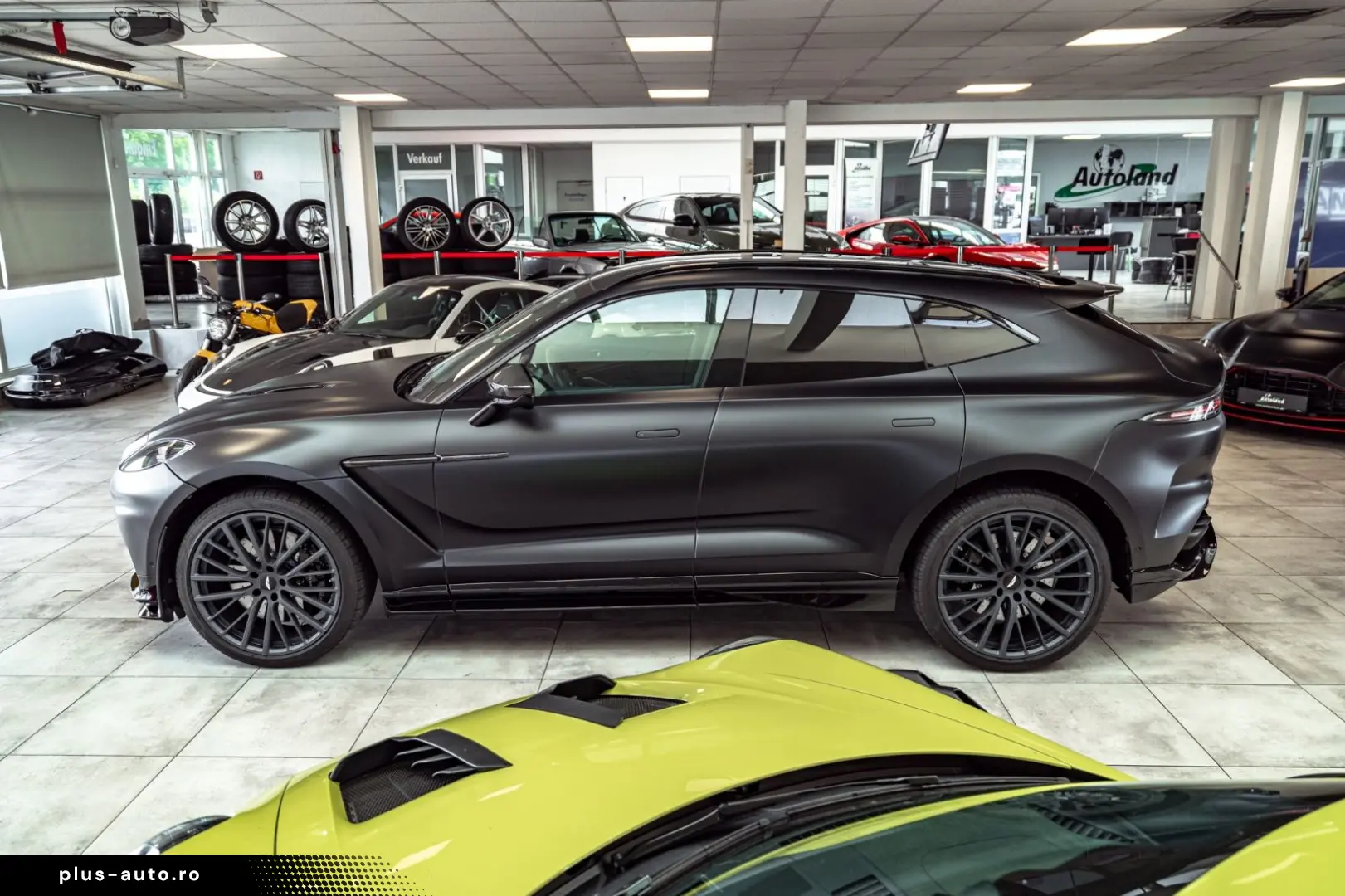 ASTON MARTIN DBX 707 Satinblack Carbon Ext&Int