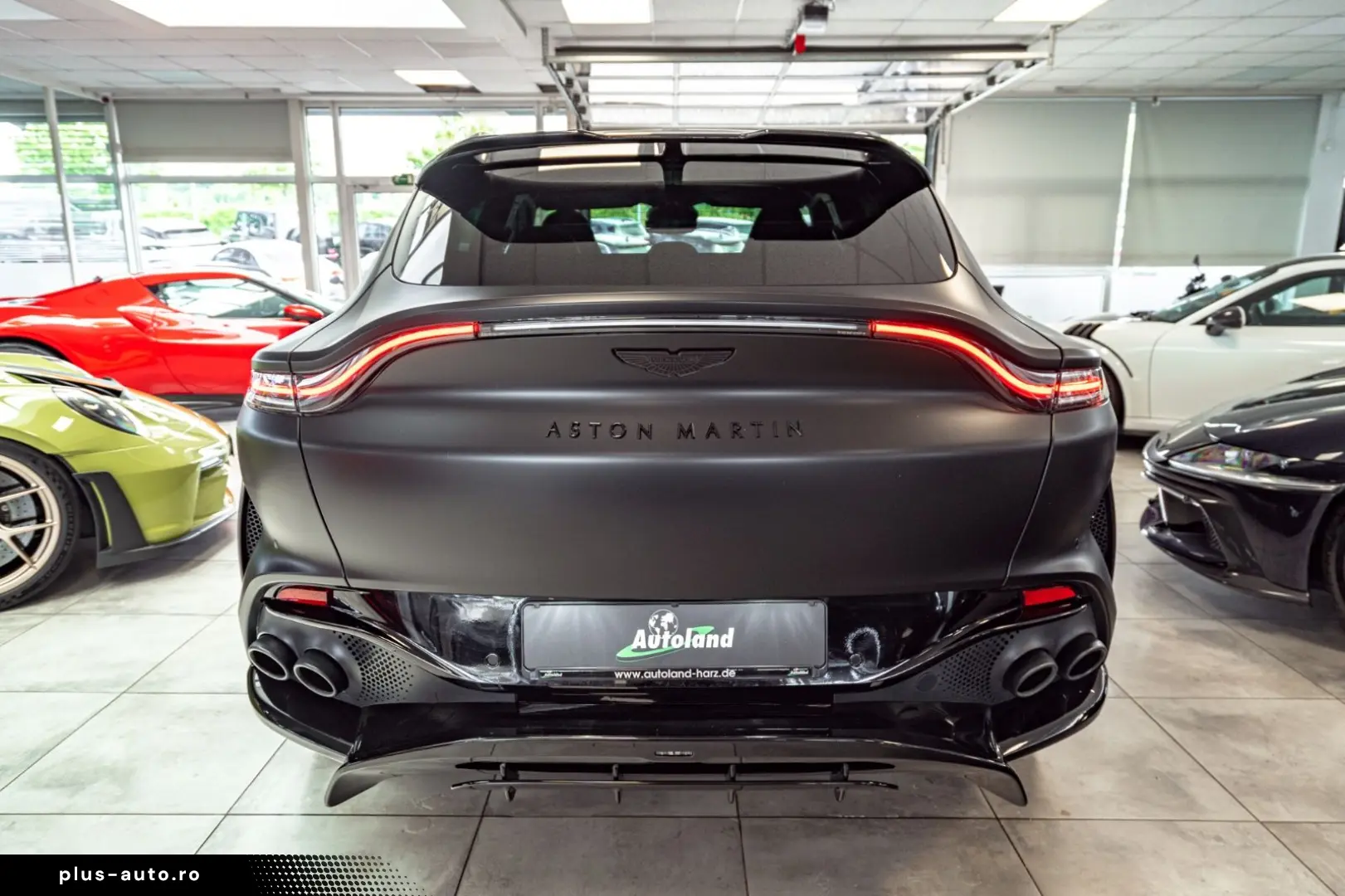 ASTON MARTIN DBX 707 Satinblack Carbon Ext&Int
