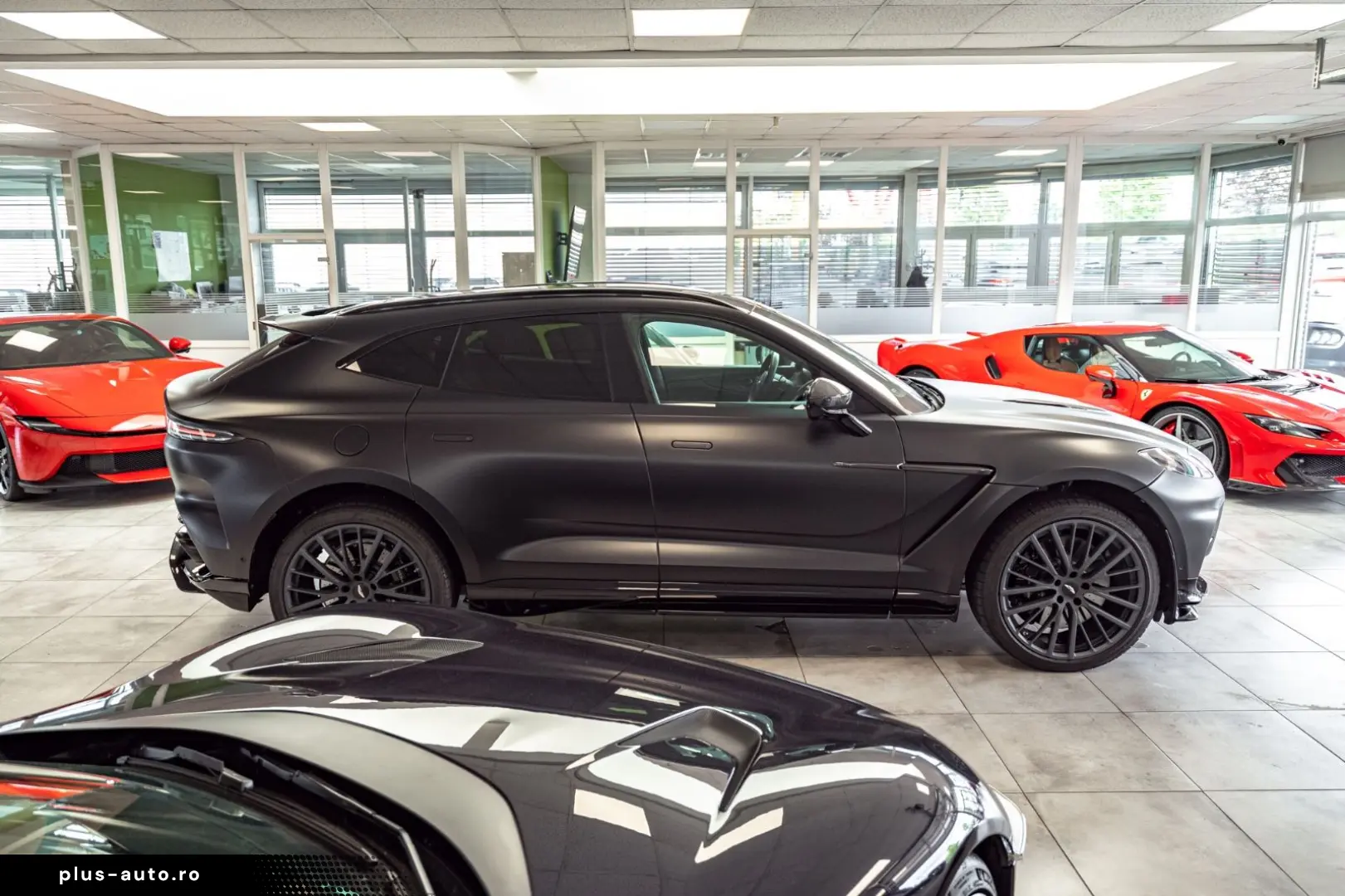 ASTON MARTIN DBX 707 Satinblack Carbon Ext&Int