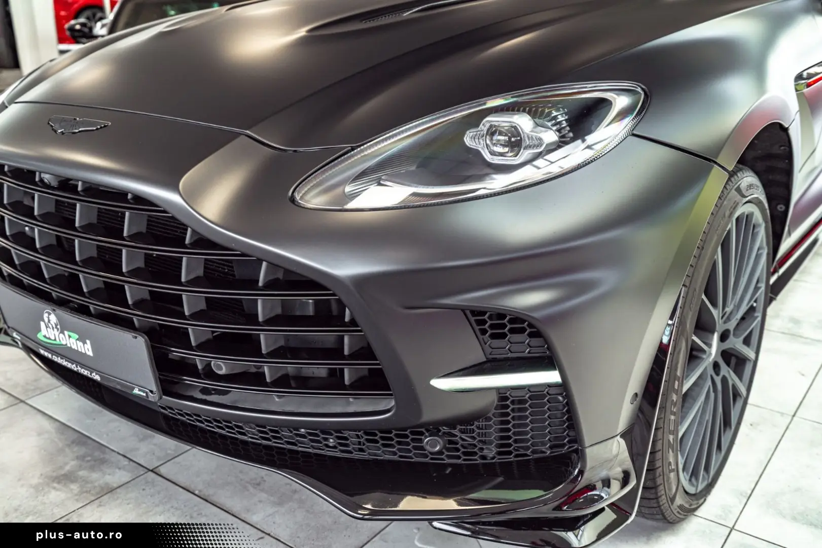 ASTON MARTIN DBX 707 Satinblack Carbon Ext&Int