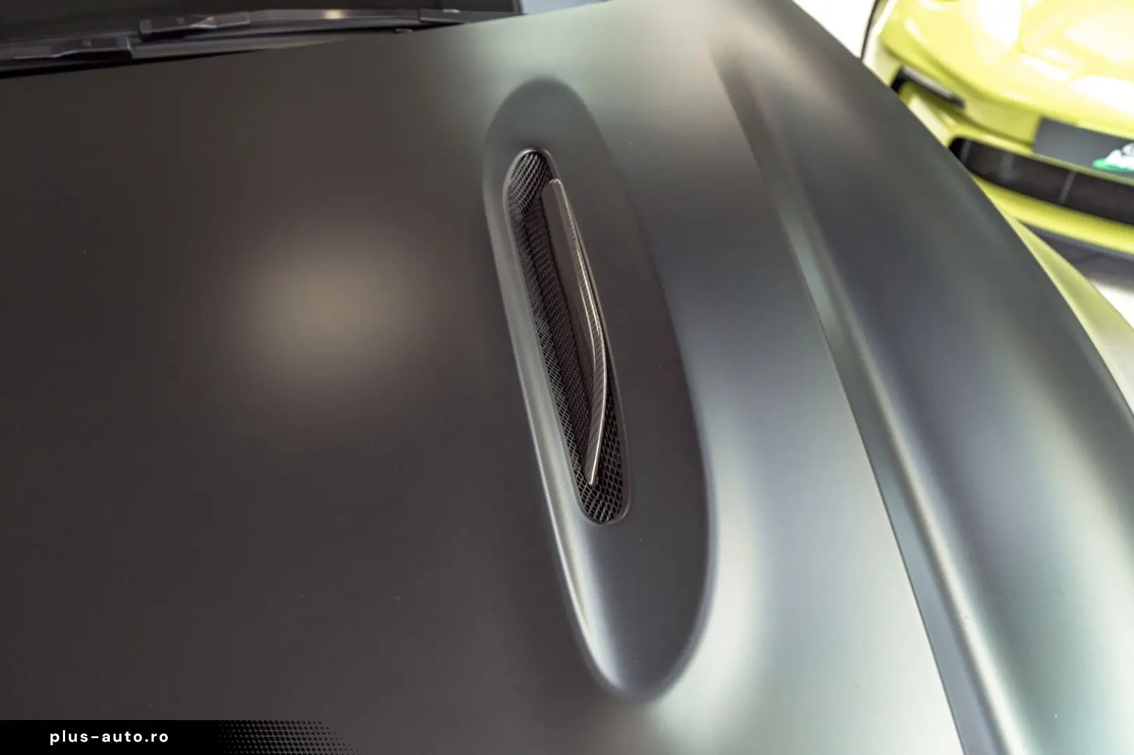ASTON MARTIN DBX 707 Satinblack Carbon Ext&Int