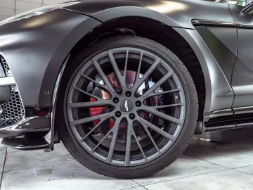 ASTON MARTIN DBX 707 Satinblack Carbon Ext&Int