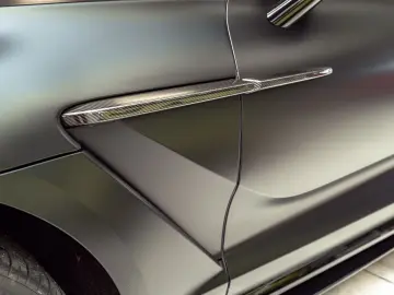 ASTON MARTIN DBX 707 Satinblack Carbon Ext&Int