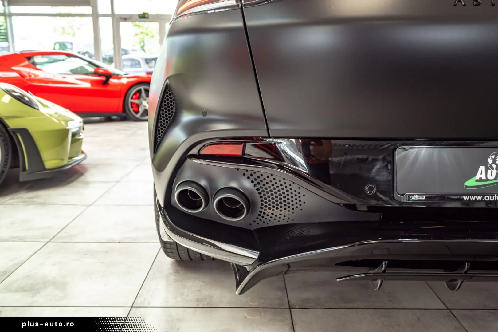 ASTON MARTIN DBX 707 Satinblack Carbon Ext&Int