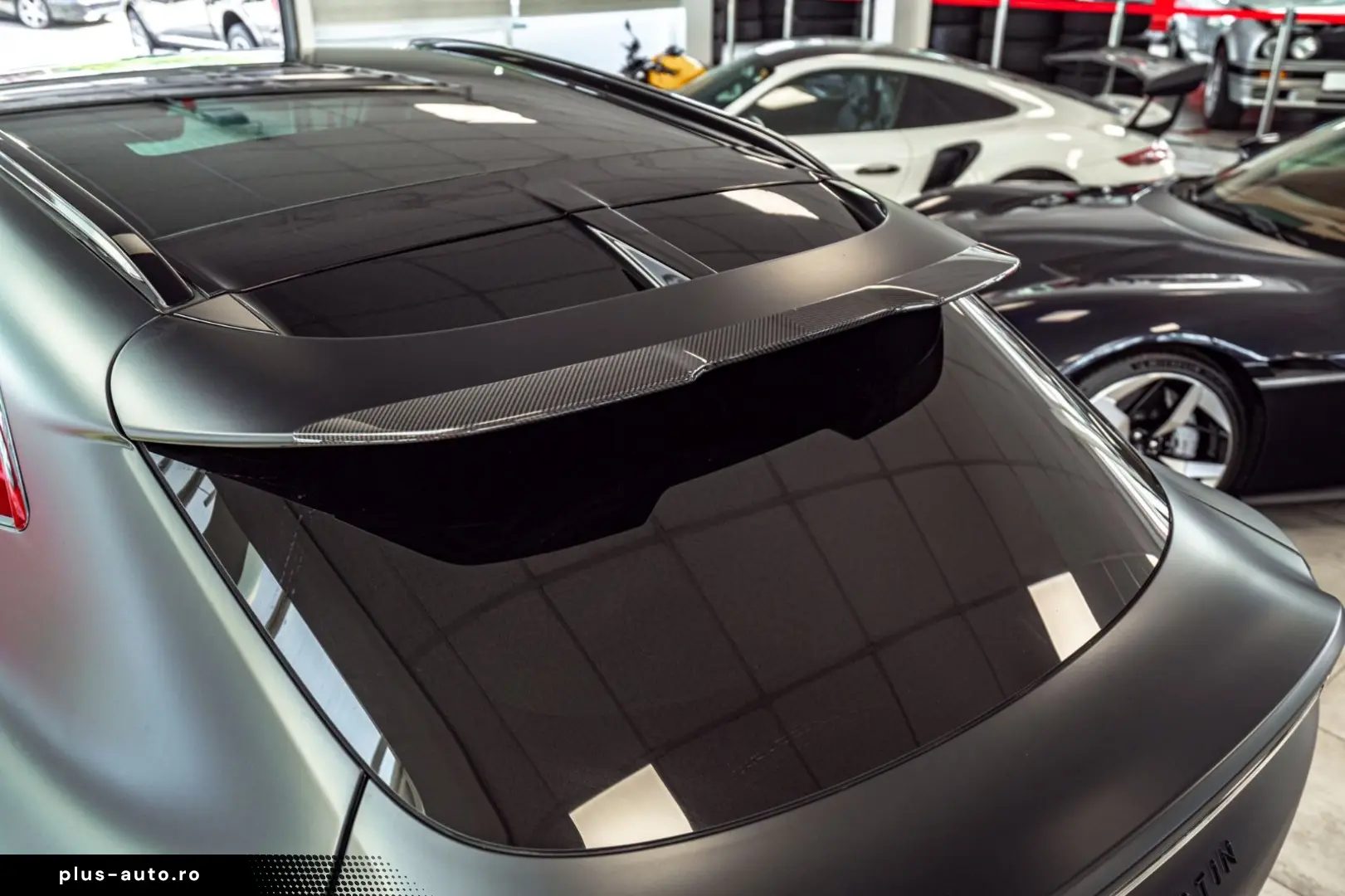 ASTON MARTIN DBX 707 Satinblack Carbon Ext&Int