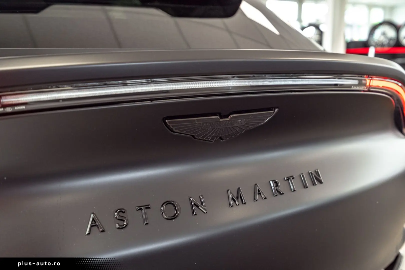 ASTON MARTIN DBX 707 Satinblack Carbon Ext&Int