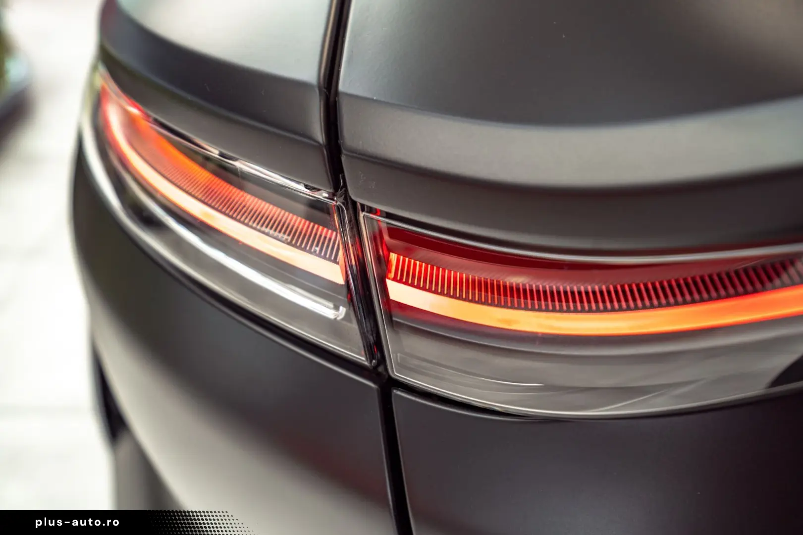 ASTON MARTIN DBX 707 Satinblack Carbon Ext&Int