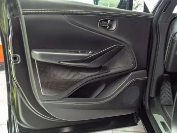 ASTON MARTIN DBX 707 Satinblack Carbon Ext&Int