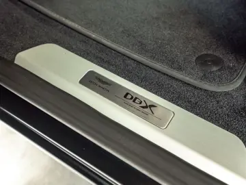 ASTON MARTIN DBX 707 Satinblack Carbon Ext&Int