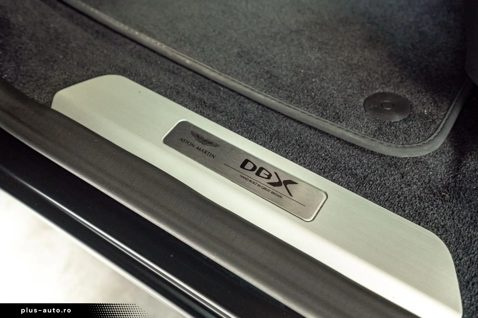 ASTON MARTIN DBX 707 Satinblack Carbon Ext&Int
