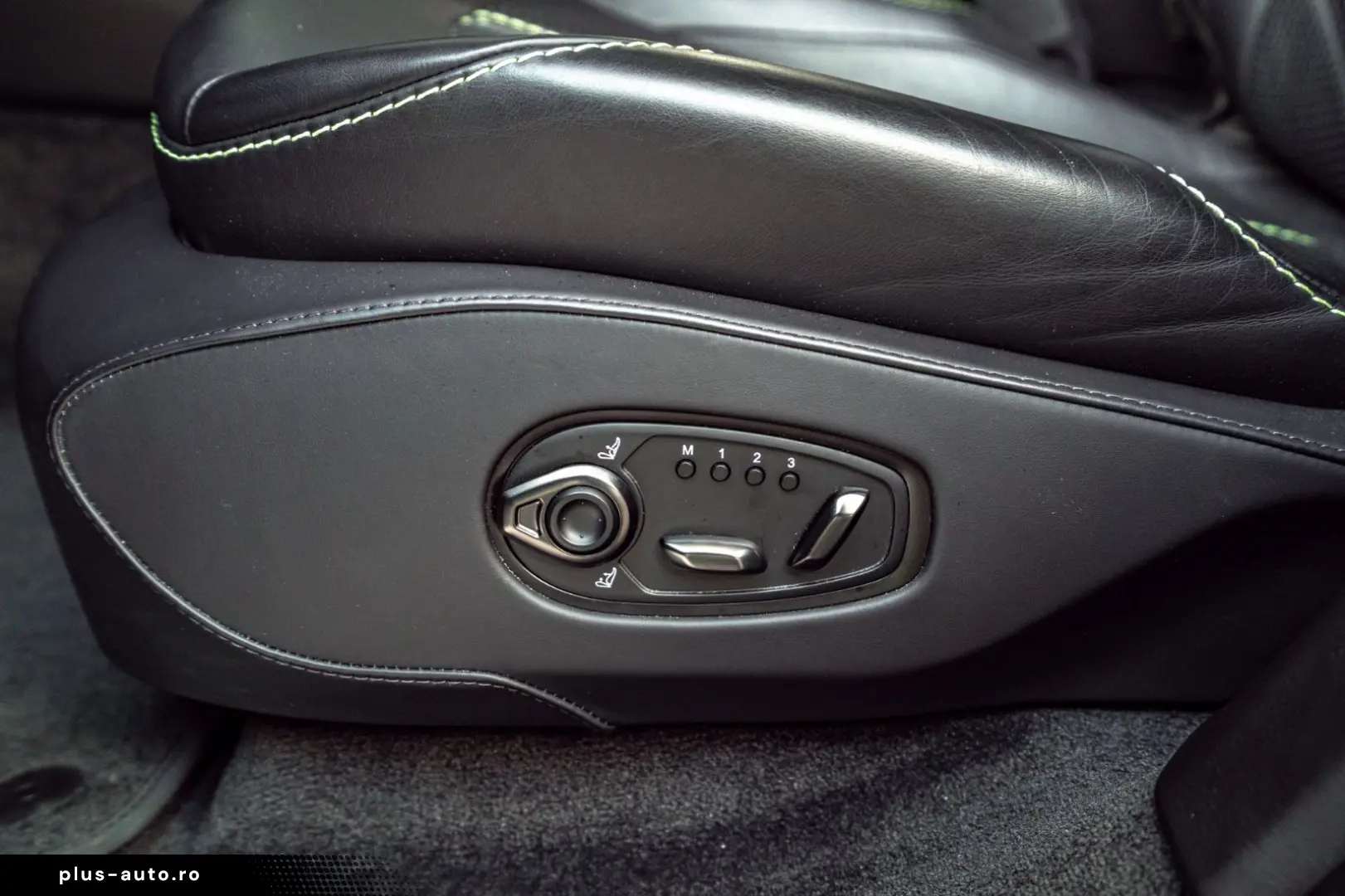 ASTON MARTIN DBX 707 Satinblack Carbon Ext&Int