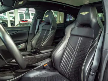 ASTON MARTIN DBX 707 Satinblack Carbon Ext&Int