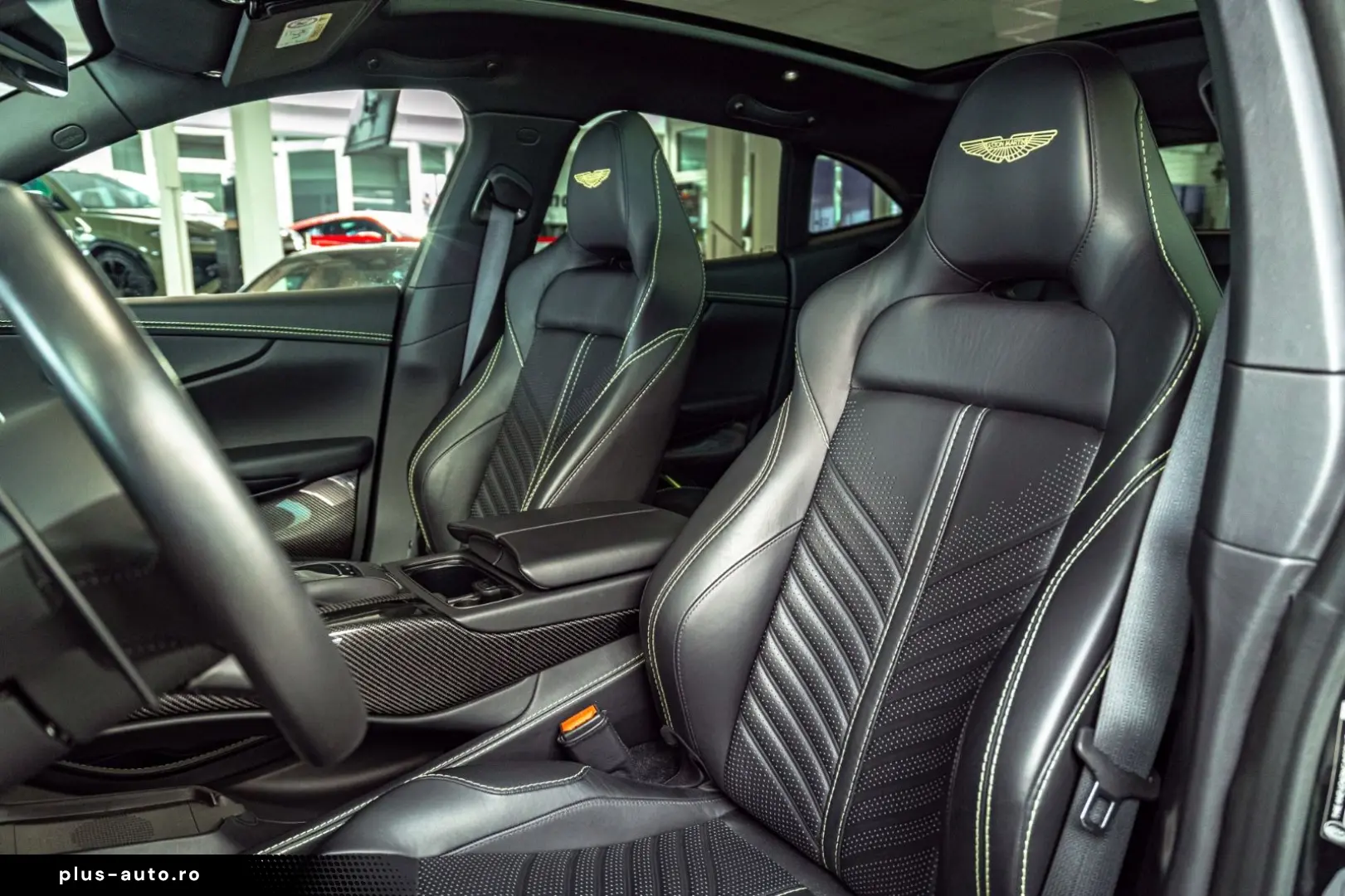 ASTON MARTIN DBX 707 Satinblack Carbon Ext&Int