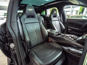 ASTON MARTIN DBX 707 Satinblack Carbon Ext&Int