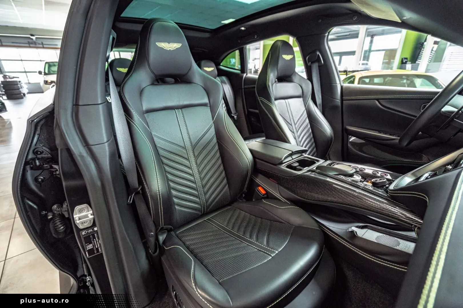 ASTON MARTIN DBX 707 Satinblack Carbon Ext&Int