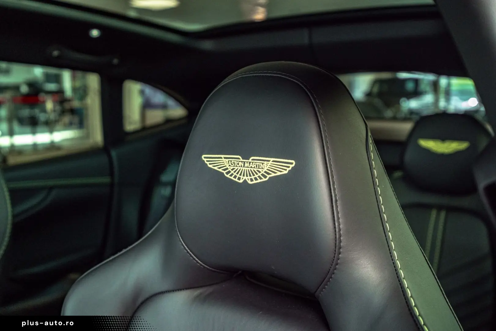 ASTON MARTIN DBX 707 Satinblack Carbon Ext&Int