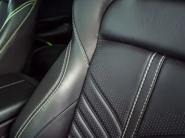 ASTON MARTIN DBX 707 Satinblack Carbon Ext&Int