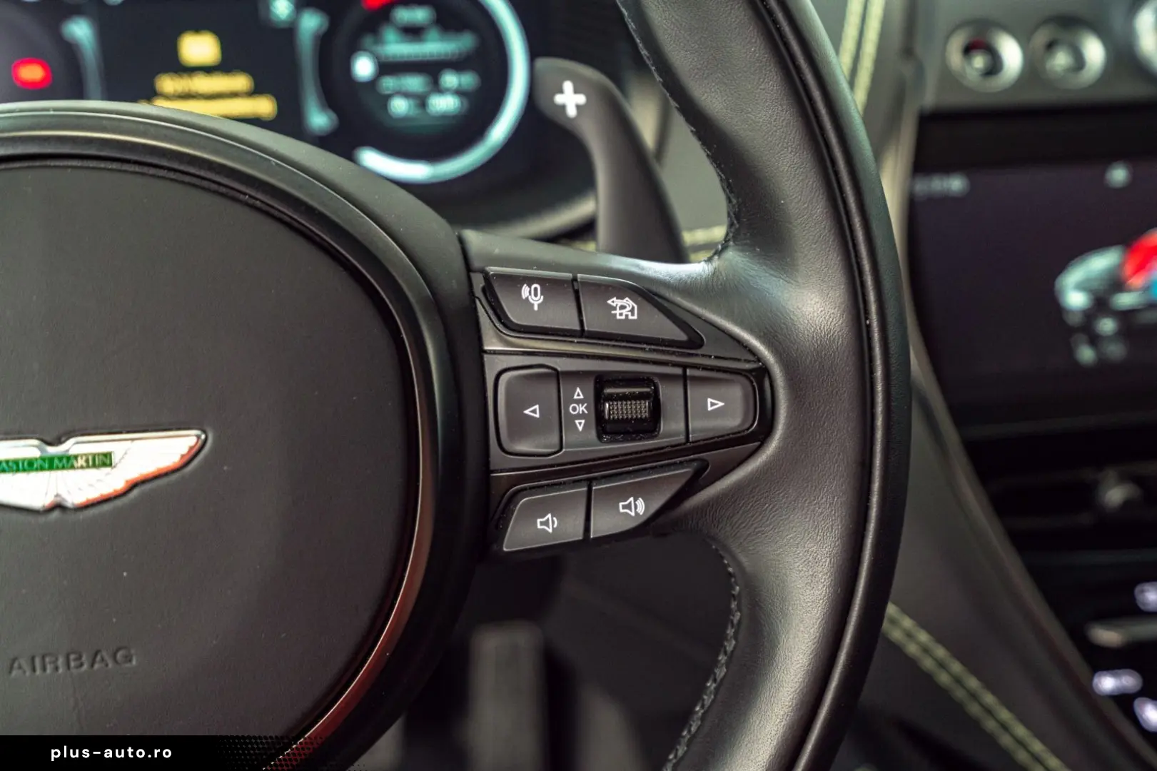 ASTON MARTIN DBX 707 Satinblack Carbon Ext&Int