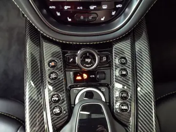 ASTON MARTIN DBX 707 Satinblack Carbon Ext&Int