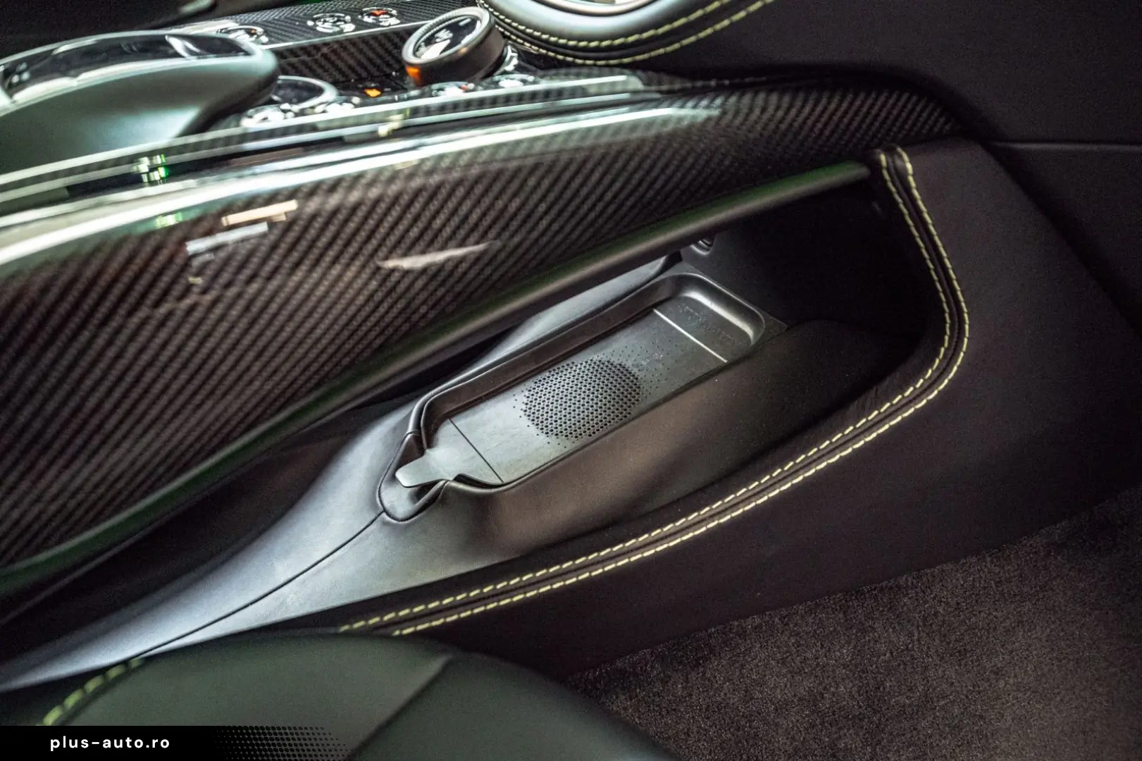 ASTON MARTIN DBX 707 Satinblack Carbon Ext&Int
