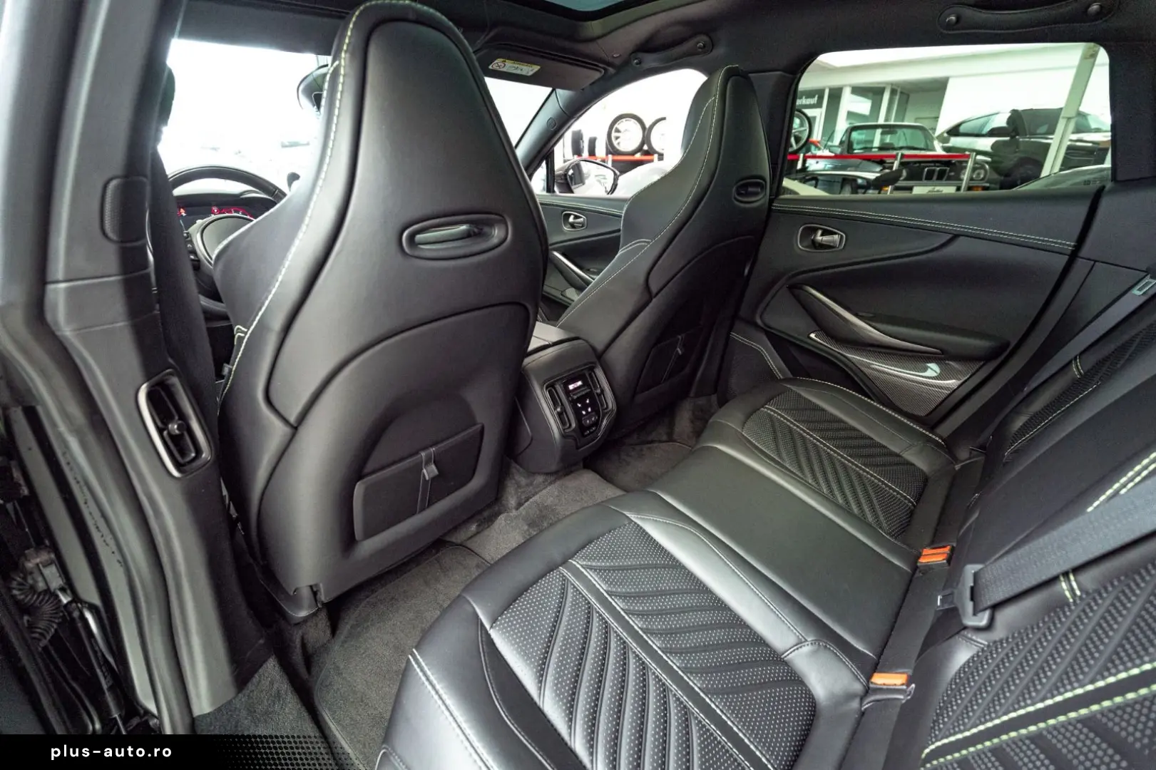 ASTON MARTIN DBX 707 Satinblack Carbon Ext&Int