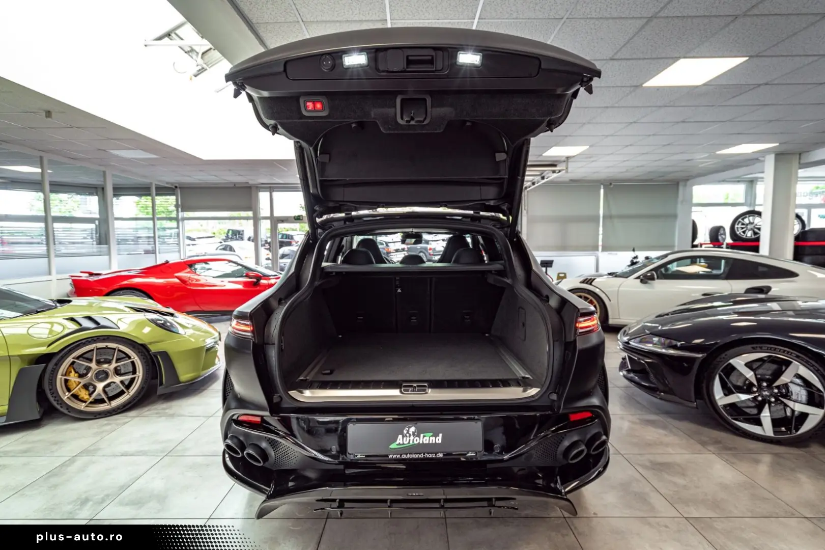 ASTON MARTIN DBX 707 Satinblack Carbon Ext&Int