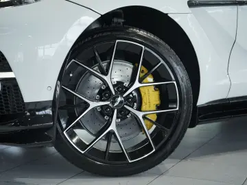 ASTON MARTIN DBX 707 4.0 V8  Carbon .  23