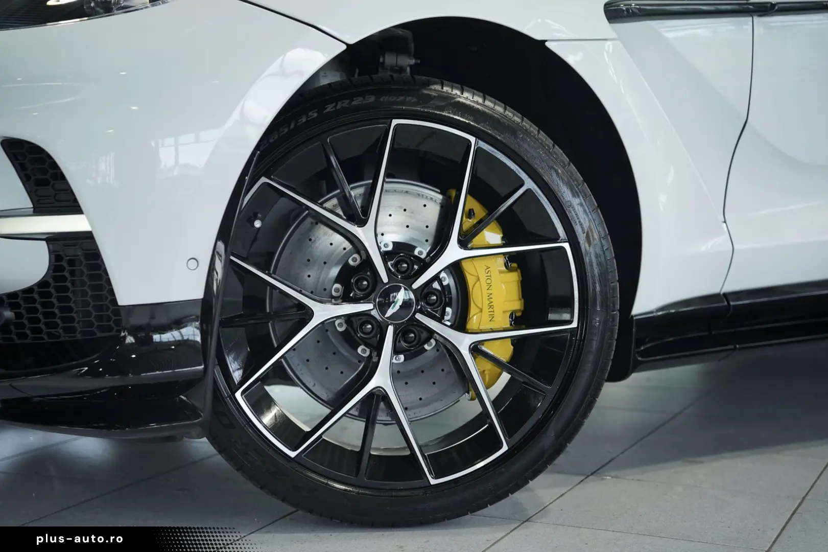 ASTON MARTIN DBX 707 4.0 V8  Carbon .  23