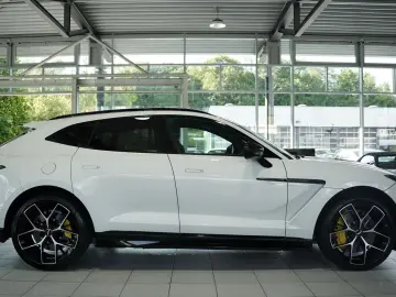 ASTON MARTIN DBX 707 4.0 V8  Carbon .  23