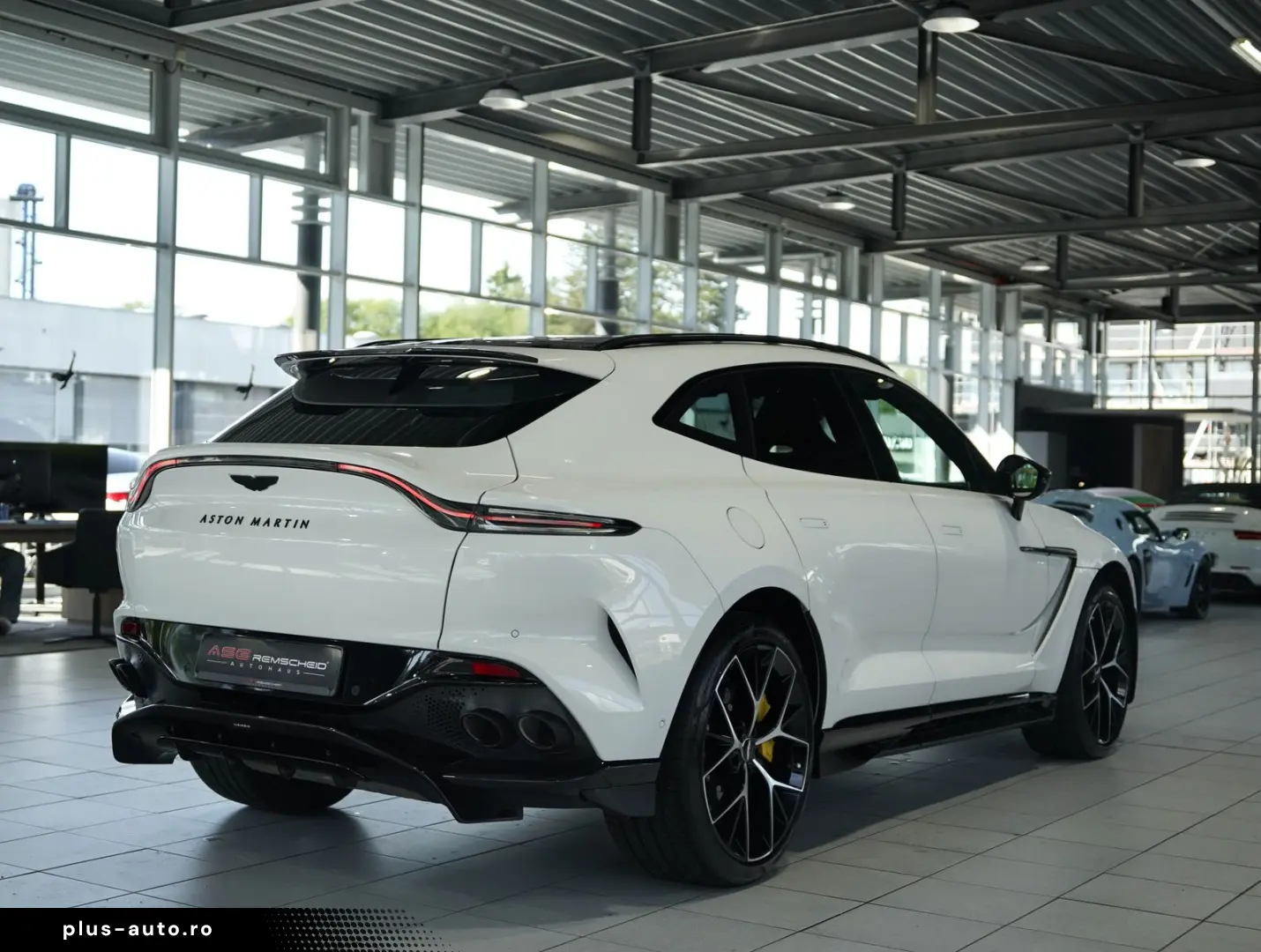 ASTON MARTIN DBX 707 4.0 V8  Carbon .  23