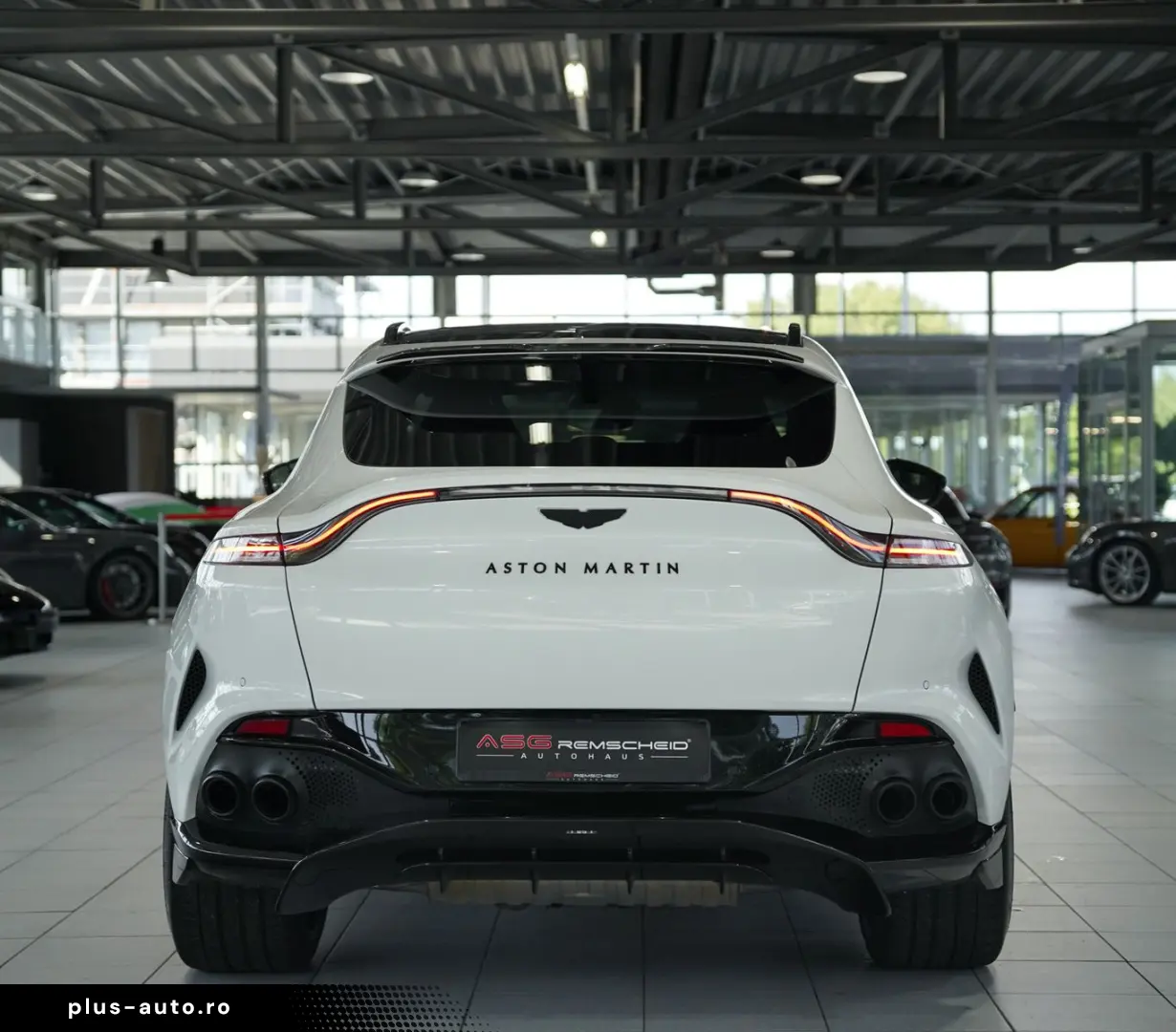 ASTON MARTIN DBX 707 4.0 V8  Carbon .  23