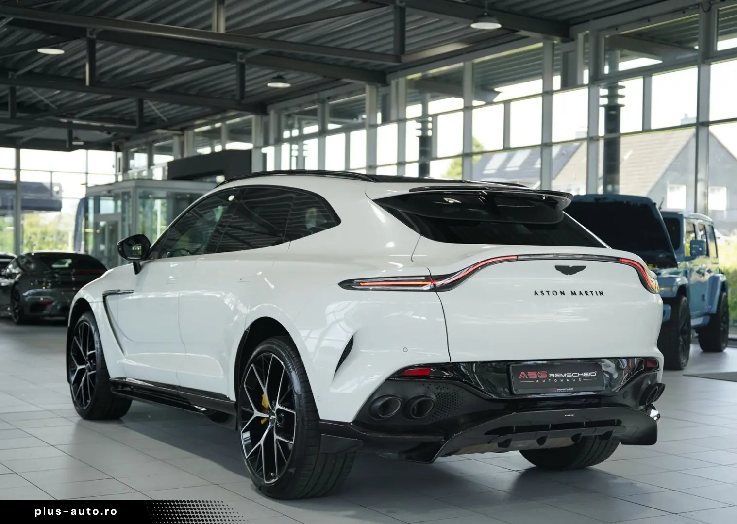 ASTON MARTIN DBX 707 4.0 V8  Carbon .  23
