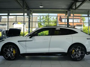 ASTON MARTIN DBX 707 4.0 V8  Carbon .  23