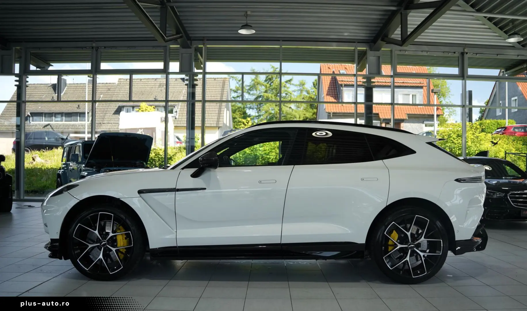 ASTON MARTIN DBX 707 4.0 V8  Carbon .  23