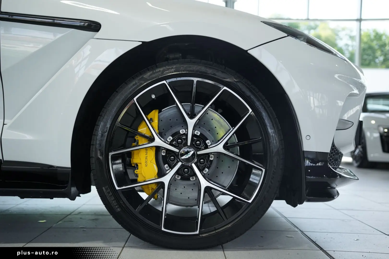 ASTON MARTIN DBX 707 4.0 V8  Carbon .  23