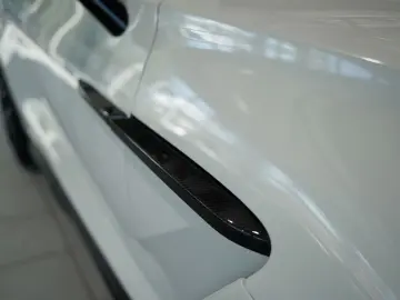 ASTON MARTIN DBX 707 4.0 V8  Carbon .  23